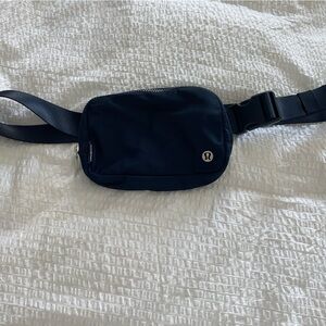 lululemon navy blue belt bag